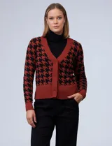 Cárdigan en tejido soft con estampado pata de gallo, marca Philosophy. Escote en V y abertura central con botones ocultos.