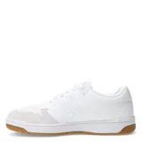 Championes urbanos New Balance modelo 480, color blanco con detalles en gris claro en la puntera. Presentan un diseño clásico con parte superior de cuero y malla, logo lateral característico y suela de goma color caramelo.