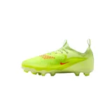 Championes de fútbol Nike Phantom 6 Low Academy, con diseño de corte bajo en color celeste y detalles en rojo y negro. Presentan una estructura texturizada para un mejor control del balón y suela con tapones para tracción en césped.