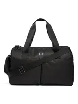 Bolso deportivo tipo duffle color negro, con compartimento principal con cierre, bolsillos delanteros abiertos y correa ajustable para el hombro. Presenta el logo de la marca en el frente.