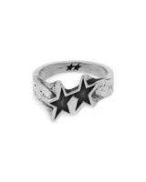 Anillo de plata de ley 925 con diseño envejecido y dos estrellas negras superpuestas en la parte superior.