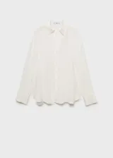 Camisa de corte recto confeccionada en tejido fluido de lyocell, con cuello camisero, cierre frontal de botones, mangas largas con puños abotonados y aberturas laterales.