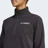 Campera de felpa polar Adidas Terrex color negro, de ajuste clásico con cierre corto y cuello alto. Cuenta con puños elásticos y el logo de la marca estampado en el pecho.