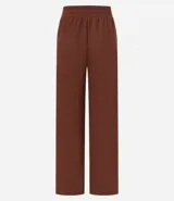 Pantalón recto color marrón de ribana con cintura ancha elástica y superficie texturizada.