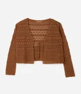 Saco corto de tricot marrón con diseño de puntos calados, escote en V, mangas largas y cierre frontal con lazo ajustable.