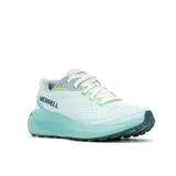 Championes de trail running Merrell Morphlite, diseñados para transitar entre asfalto y senderos. Presentan un diseño en tonos celestes y blancos con detalles en verde lima, entresuela de espuma FloatPro para mayor amortiguación y suela de goma con tracción perimetral.