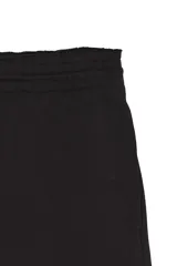 Shorts de algodón color azul, de la colección Benito Antonio x ZARA. Posee cintura elástica con acabado paperbag y cordón ajustable, además de bolsillos laterales y un bolsillo trasero de plastrón.
