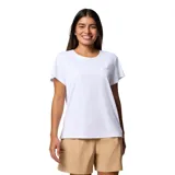 Remera técnica deportiva Columbia de manga corta en color blanco, con cuello redondo y el logo de la marca impreso en el pecho. Cuenta con tecnología Omni-Wick para absorción de humedad, faldón posterior y aberturas laterales en el dobladillo.