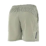 Short deportivo color gris con cintura elástica y logo estampado en la pierna.