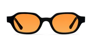 Gafas de sol unisex con montura ovalada negra y lentes naranjas.