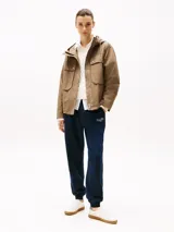 Pantalón de jogging azul marino de algodón con cintura y tobillos elastizados y logo bordado en blanco.