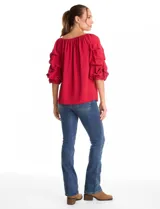 Blusa de crepe color rojo, con escote bote elastizado y mangas tres cuartos con volados.