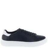 Zapatos urbanos Freeway modelo King, color blanco, con diseño minimalista, cordones al tono y suela de goma con textura.