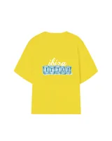 Remera celeste de corte holgado con estampado frontal de la frase "Ibiza Ittai" con letras que simulan cubos de hielo.