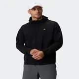 Campera deportiva Fabletics The One de color negro, con capucha, cierre frontal completo y bolsillos laterales. Confeccionada en tejido ligero y de secado rápido con mangas raglán.