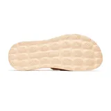 Sandalia tipo slide de cuero color tostado con correa ajustable y hebilla. Presenta una plantilla revestida en corcho y una entresuela de espuma FloatMax con suela de goma.
