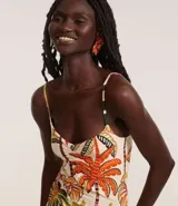 Vestido midi de viscosa con estampa tropical, escote en V con fruncido y breteles finos.