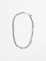 Collar plateado de triple vuelta con strass.