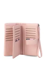 Billetera Lincoln's de mujer en color negro, confeccionada en símil cuero con textura granulada. Presenta un diseño rectangular con cierre de broche, bolsillo frontal con cierre metálico, correa de mano extraíble y logo de la marca grabado en el frente.