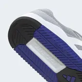 Championes de entrenamiento Adidas Dropset Base, color gris con las tres tiras clásicas en blanco y detalles en azul y negro en la suela. Confeccionados en malla transpirable con cordones y suela plana para mayor estabilidad.
