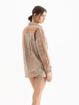 Camisa de poplin de algodón con estampado de rayas multicolor y bordado de lentejuelas transparente, de manga larga y largo hasta la cadera.