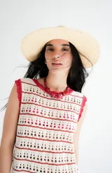 Vestido corto de playa tejido al crochet, color verde esmeralda con rayas horizontales caladas.