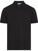 Chomba Calvin Klein negra de algodón, con cuello polo y media cremallera. Tiene mangas cortas y parche de goma con el logo de la marca en el pecho.