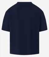Remera boxy de manga corta y cuello redondo, confeccionada con tecnología dry de tacto frío en el interior y exterior de algodón.