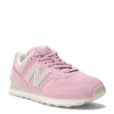 Championes urbanos New Balance modelo 574, color rosado, confeccionados en una combinación de gamuza y tejido de pana. Presentan el logo 'N' característico en los laterales en tono crema, entresuela con tecnología ENCAP y suela de goma.