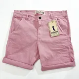 Bermuda de vestir color salmón con bolsillos laterales y traseros.