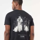 Remera negra de manga corta y cuello redondo con estampado gráfico frontal inspirado en la película Back to the Future.