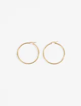 Par de aros tipo argolla grandes, de acero quirúrgico hipoalergénico color plateado.