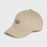 Gorro de béisbol Adidas Adicolor Classic Trifolio, color beige con el logotipo del trifolio bordado en la parte frontal y visera precurvada.