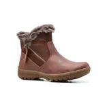Bota corta de estilo casual color negro, confeccionada en material sintético con acabado mate. Presenta un cuello con forro de piel sintética gris y un cierre lateral decorativo y funcional. Cuenta con una suela de goma robusta con costuras visibles en el borde.