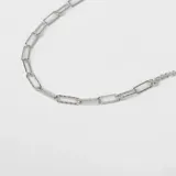 Gargantilla de plata 925 con diseño mixto que combina eslabones tipo rolo y eslabones tipo fuerza.