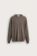 Jersey regular fit de punto tejido en hilatura de cashmere, color verde militar. Presenta cuello redondo, manga larga y acabados en rib. Pertenece a la colección especial Origins.