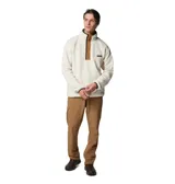 Buzo polar de cuello alto con cierre de botones a presión, confeccionado en tejido de textura suave. Presenta un bolsillo frontal con cierre en el pecho, detalles en contraste de color en la solapa y puños elásticos.