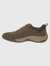 Zapato urbano de estilo outdoor confeccionado en cuero marrón con detalles de malla y perforaciones laterales. Cuenta con suela tecnológica Spinal Flex de goma para mayor amortiguación y soporte.