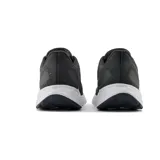 Championes New Balance Fresh Foam Arishi V4, color negro con detalles en blanco, azul y amarillo.