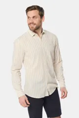 Camisa de lino rayada de manga larga, con cuello camisero y cierre frontal de botones.