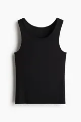 Musculosa negra de punto acanalado de mezcla de algodón, corte estándar y bajo recto. Confeccionada con tecnología Thermolite.