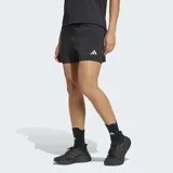 Short deportivo Adidas 2 en 1, compuesto por un short exterior tejido y liviano con un short interior elástico integrado. Cuenta con cintura elástica con cordón de ajuste y bolsillos laterales en la capa interna.