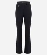 Pantalón de corte flare confeccionado en punto roma, con cintura estructurada, detalle de hebilla decorativa, cierre frontal y bolsillos posteriores.