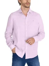 Camisa de manga larga de lino orgánico para hombre, de marca RKF, color rosado. Presenta un diseño clásico y limpio, sin bolsillo en el pecho, con cierre frontal de botones y sutil logo bordado al tono.