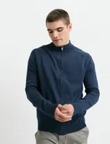 Cardigan de algodón con cuello alto y cierre frontal completo. Presenta mangas largas tipo ranglan y bolsillos laterales de ribete.