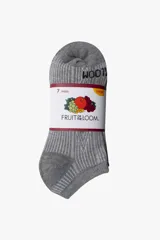 Pack de siete pares de medias cortas sin caña, tres pares blancos y cuatro pares grises, con diseño de líneas y logo de la marca en el empeine.