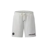 Short deportivo blanco con cintura elástica ajustable con cordón, logo del Inter de Miami y escudo del equipo.