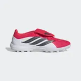 Championes de fútbol Adidas Predator League con lengüeta plegable, diseñados para césped artificial. Presentan una combinación de colores blanco, rosa y negro, con tecnología Nanostrike en el empeine de malla y Powerspine para mayor estabilidad y potencia en el disparo.