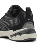 Championes Puma Milenio Tech 2000 SD, de color negro con detalles en gris y suela blanca, ideales para running y training.