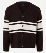 Cárdigan masculino de punto color marrón con rayas horizontales color crema, cuello en V, abotonado delantero y manga larga.